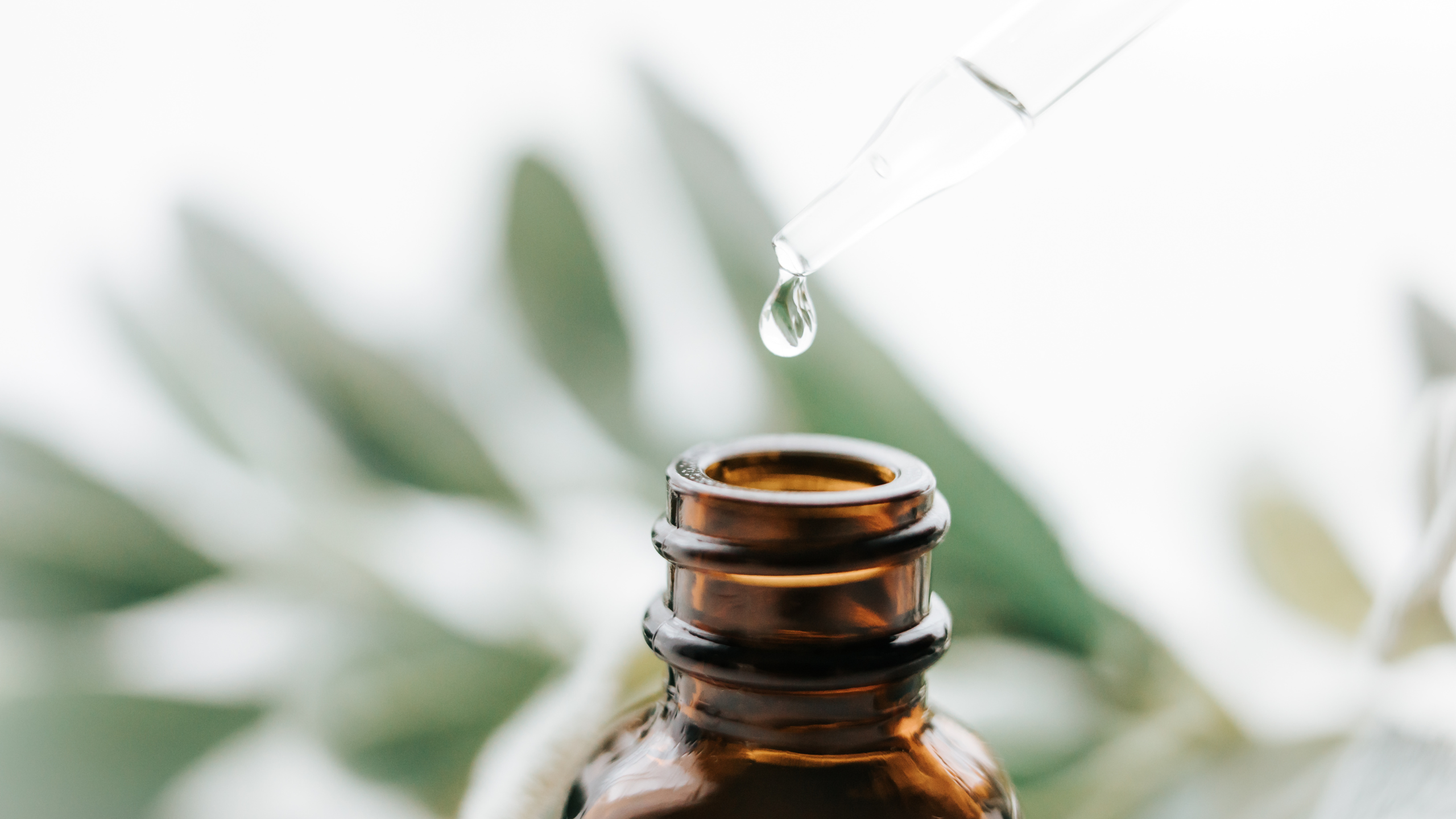 STREFA AROMATERAPII Olejki eteryczne na bole menstruacyjne PMS - STREFA AROMATERAPII