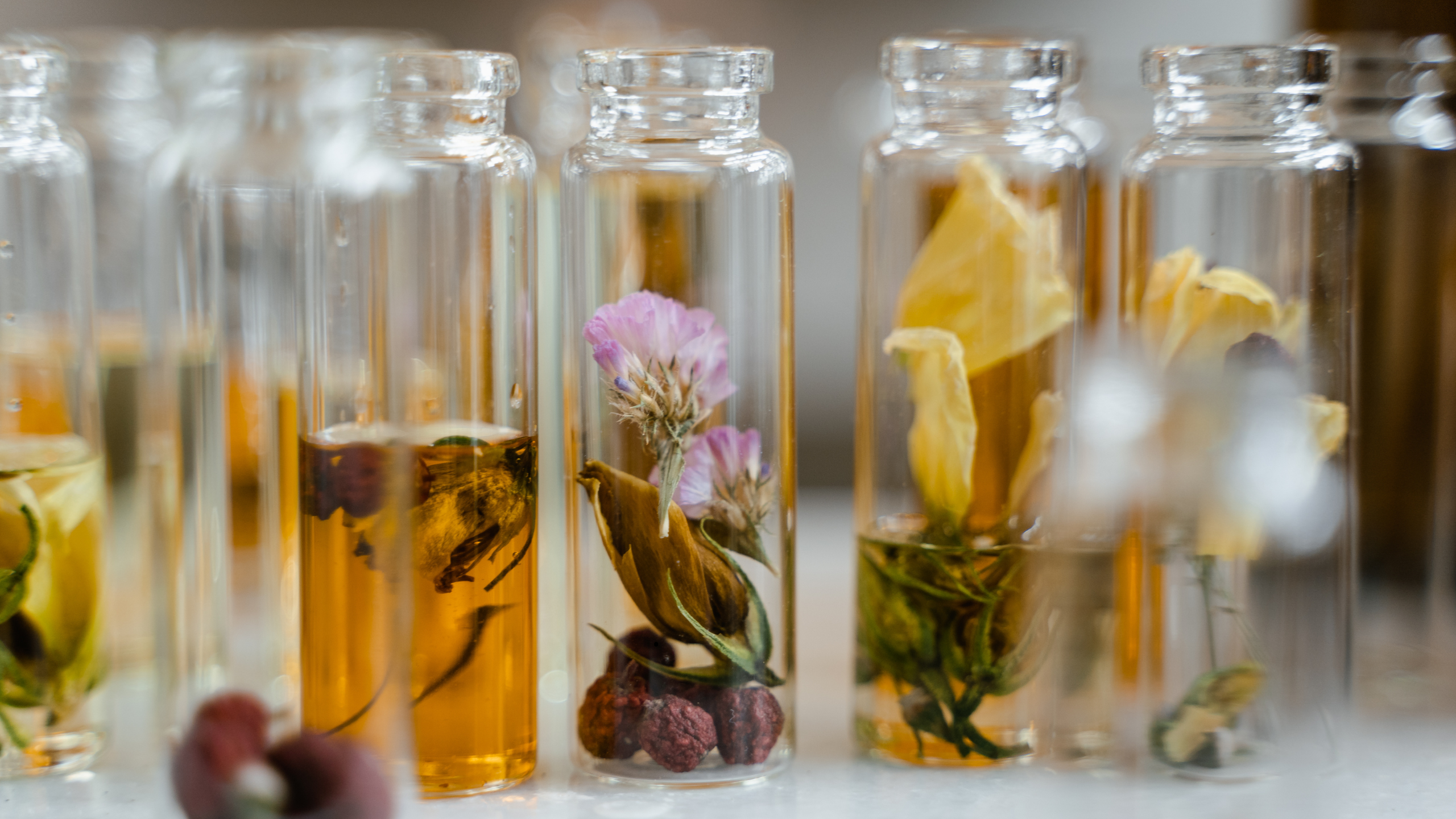 STREFA AROMATERAPII Zalety perfum botanicznych - STREFA AROMATERAPII